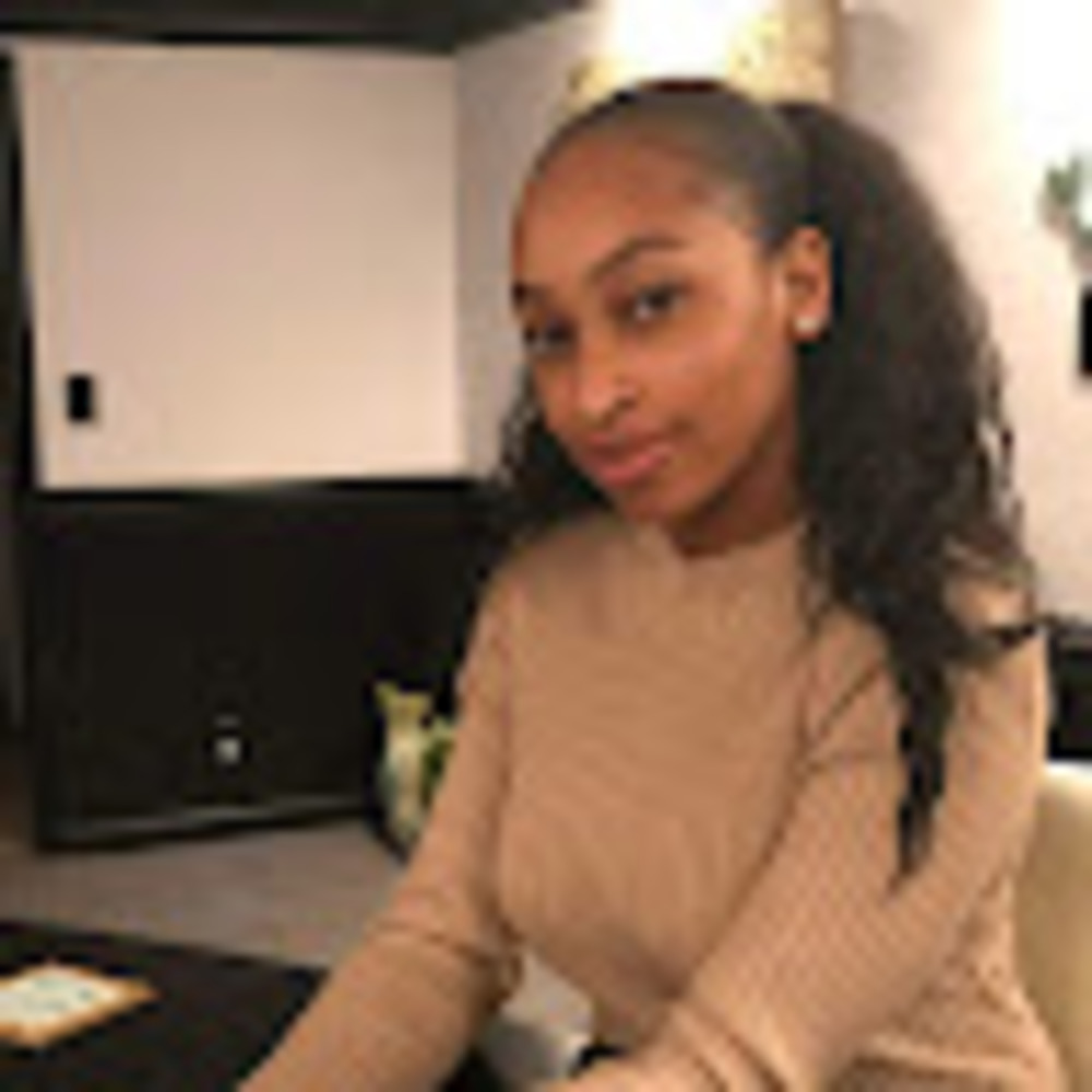 Meet your Posher, Maya